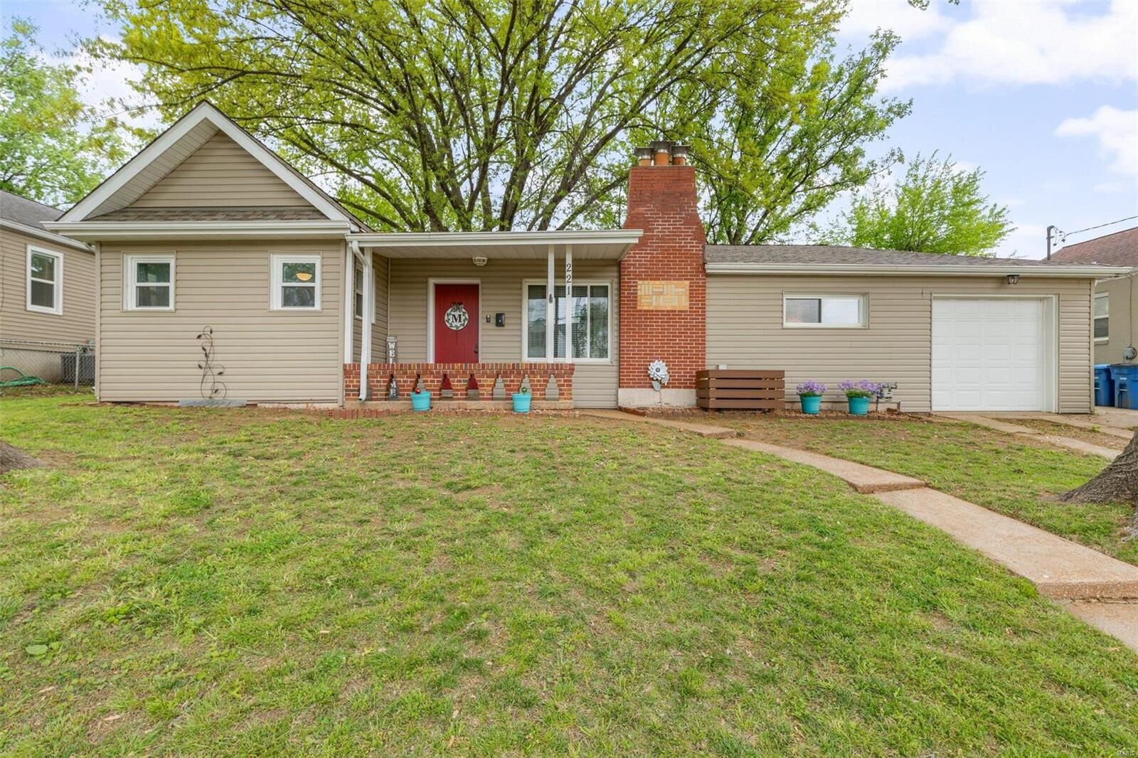 Property Photo:  221 Runyon Avenue  MO 63125