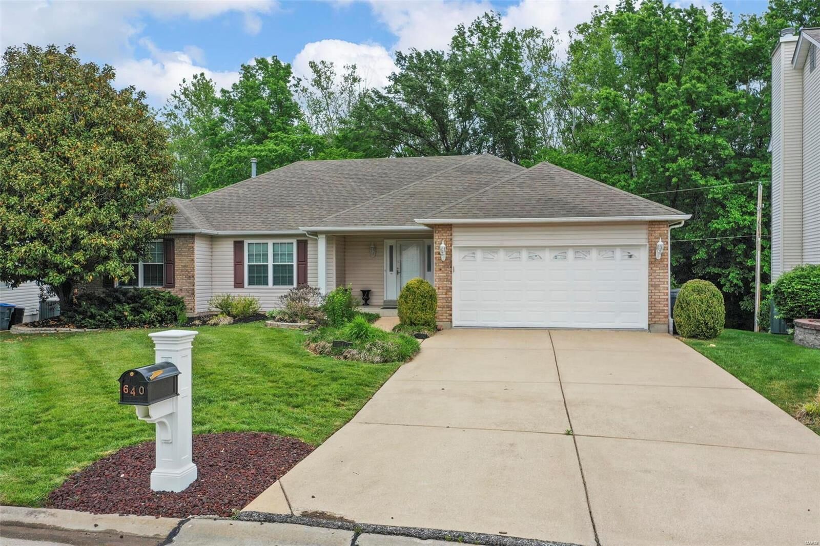 Property Photo: 640 Bennington Drive MO 63304