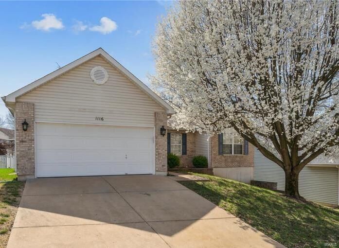 Property Photo: 1116 Oak Hollow Drive MO 63052