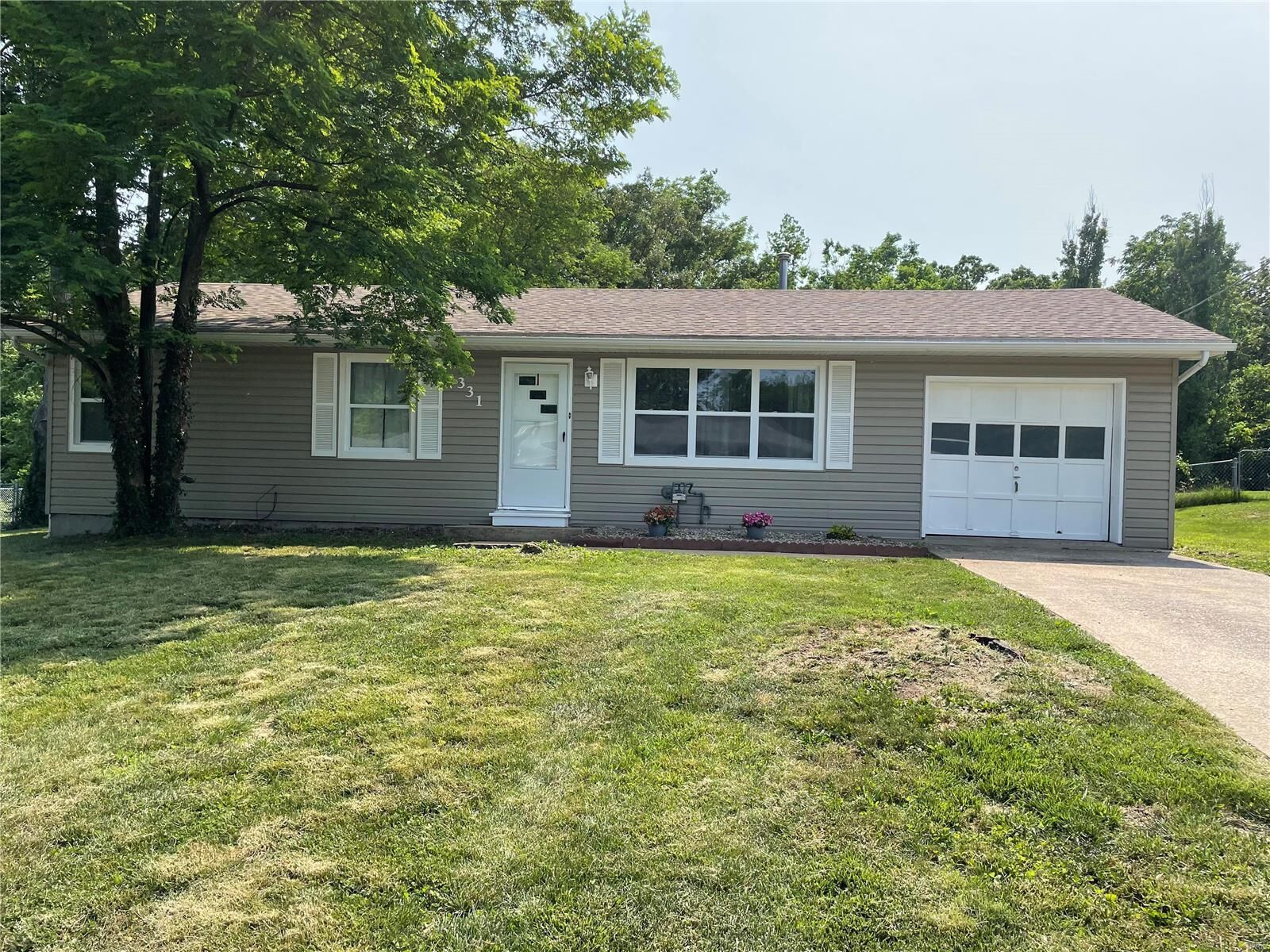 Property Photo: 331 Jackson Ave MO 63028