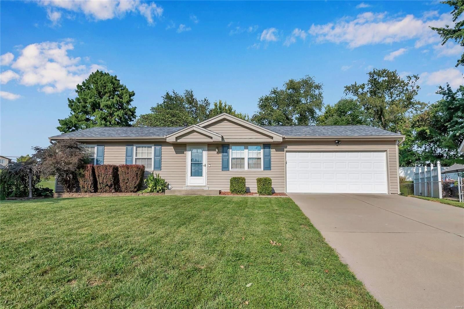 Property Photo:  4025 Mary Ridge Lane  MO 63304 