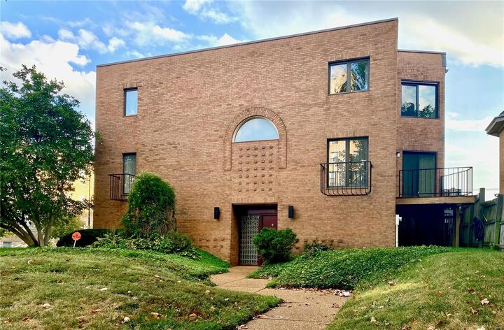 4404 W Pine Boulevard 3  St Louis MO 63108 photo