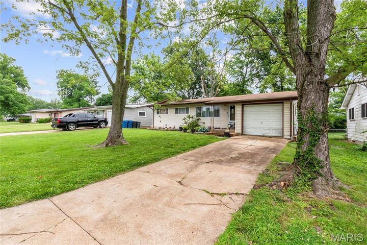Property Photo: 18 Mary Rose Court MO 63042