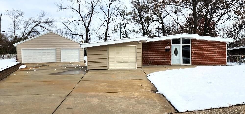 Property Photo: 6626 Pepperidge Drive MO 63134
