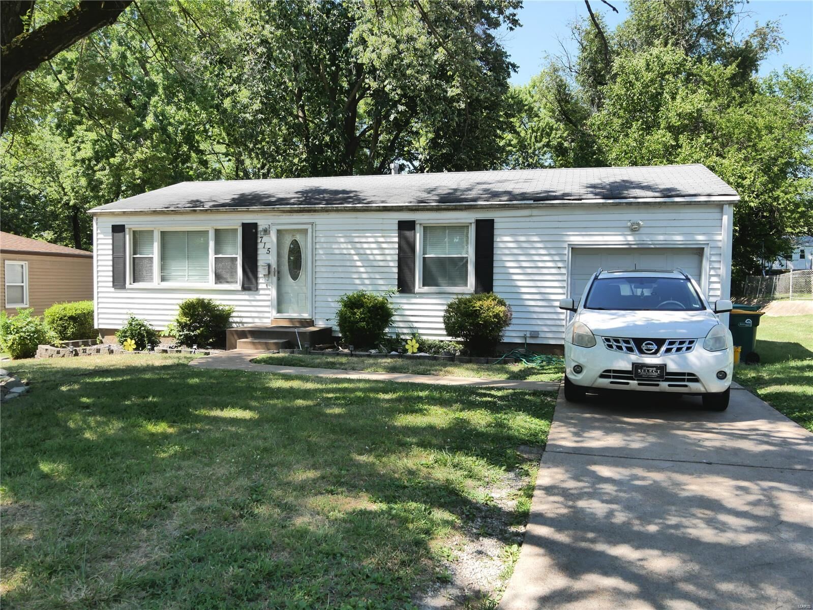 Property Photo: 715 Science Hill Drive MO 63137