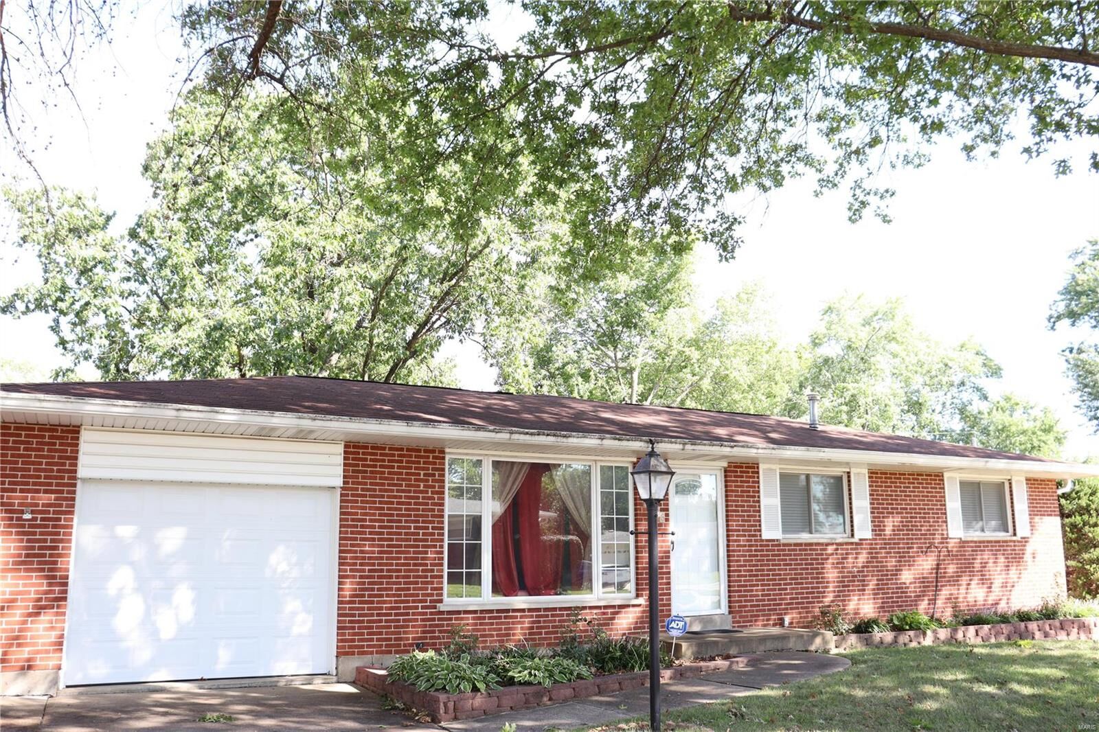 Property Photo: 8926 Hollymont Drive MO 63123
