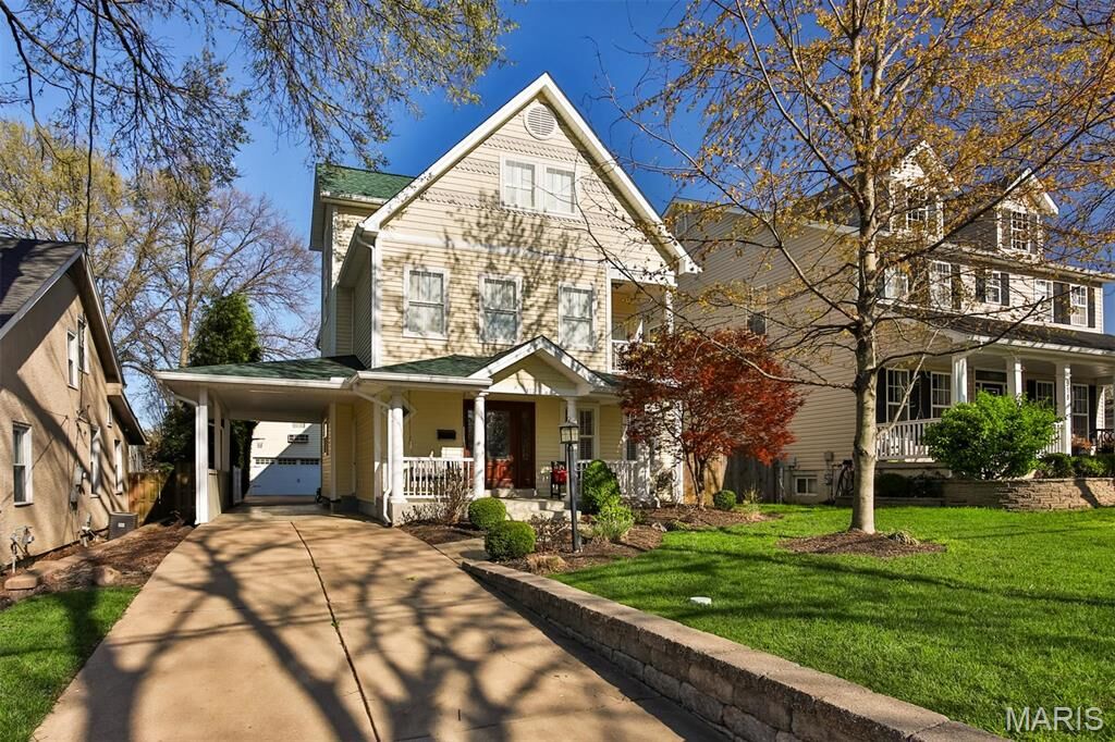 Property Photo:  922 Simmons Avenue  MO 63122 