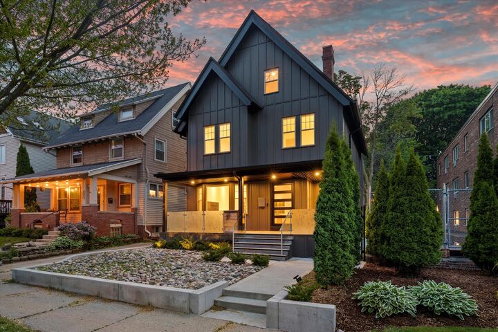 2627 N Farwell Ave  Milwaukee WI 53211 photo