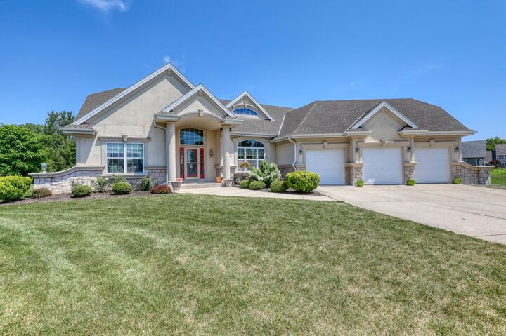 6958 S Craig Ct  Franklin WI 53132 photo