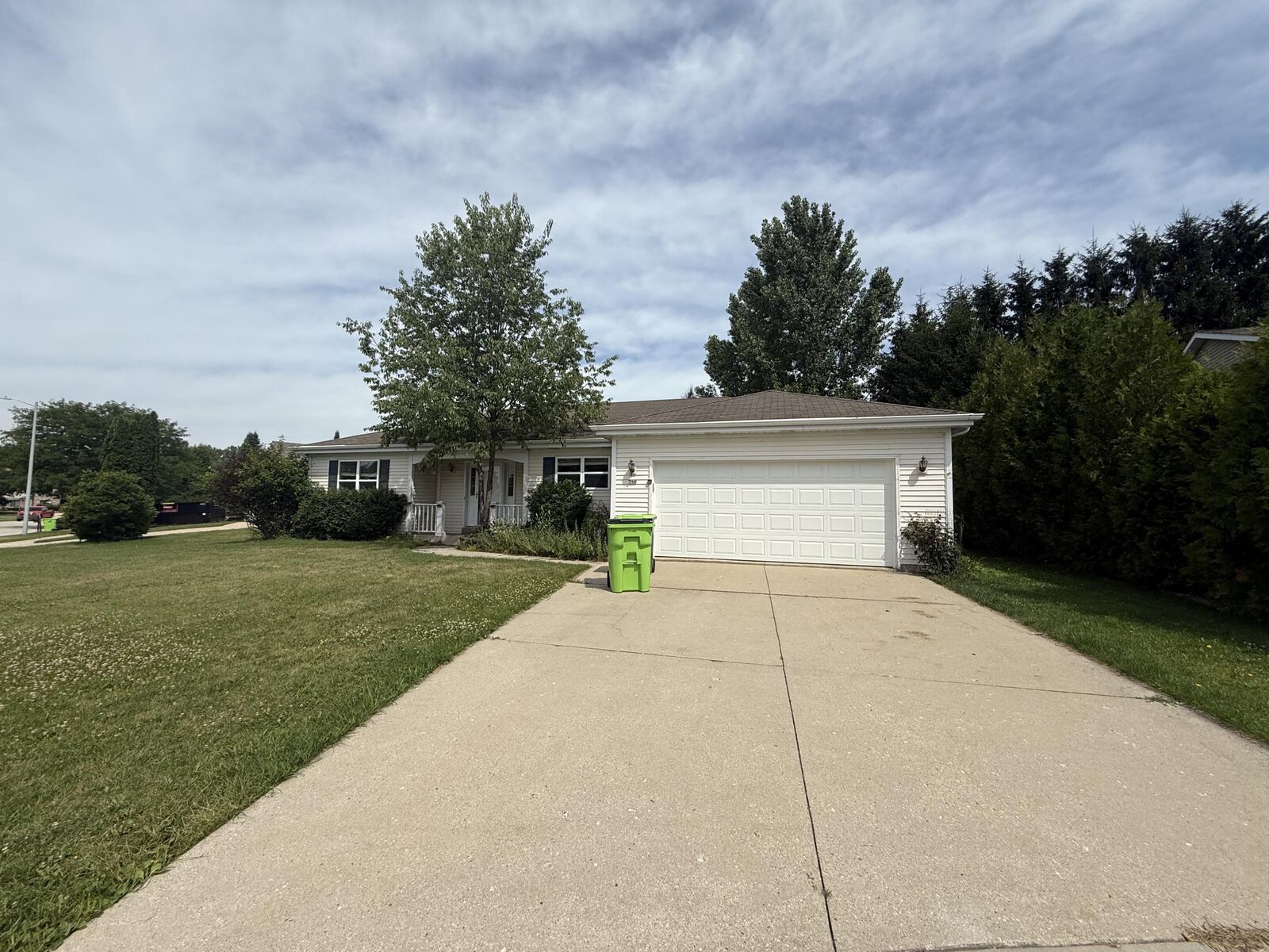 Property Photo: 744 Ridge View Dr WI 53027