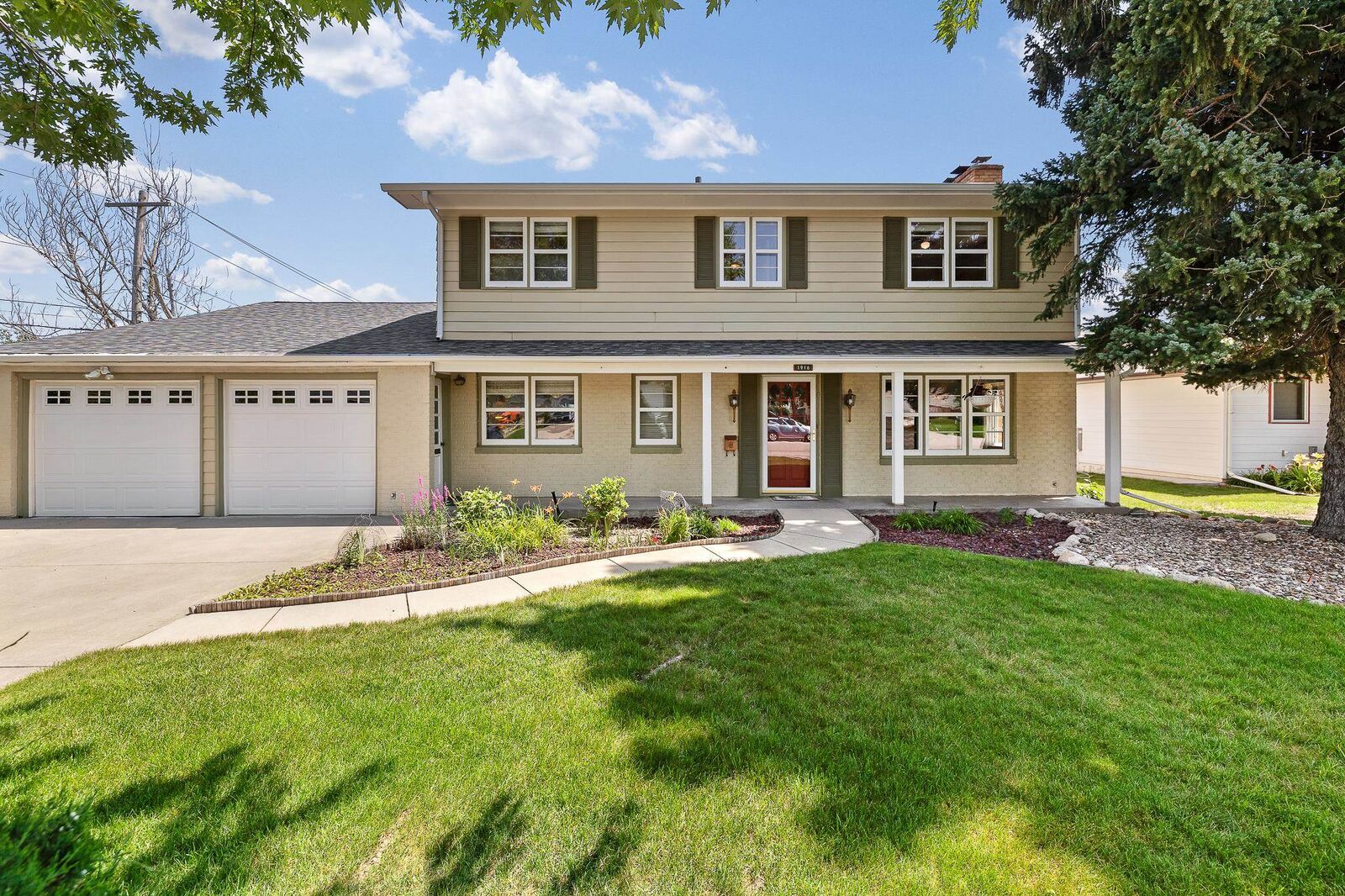 Property Photo: 1916 9th Street SD 57701