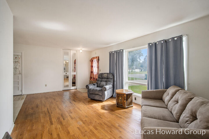 Property Photo: 908 Meadowlane Drive MI 49091