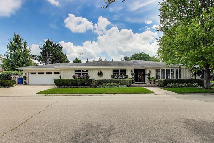 6835 N Waukesha Avenue  Chicago IL 60646 photo