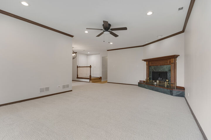 Property Photo: 729 Birchwood Court 18C IL 60527