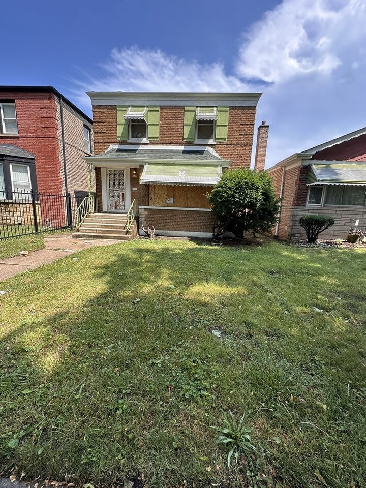 9527 S Woodlawn Avenue  Chicago IL 60628 photo