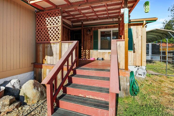 Property Photo:  805 Redwood Avenue  OR 97522 
