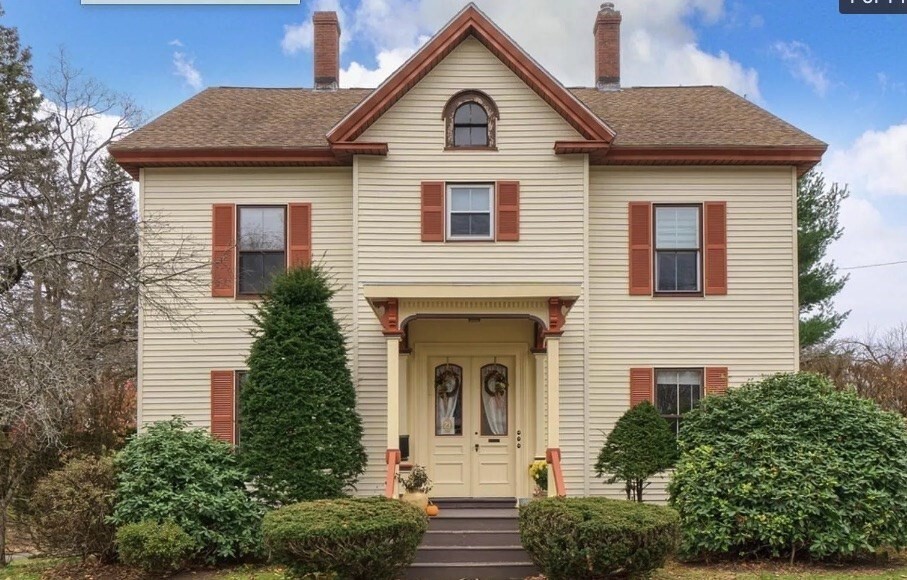 Property Photo: 23 Summer St 3 MA 01810