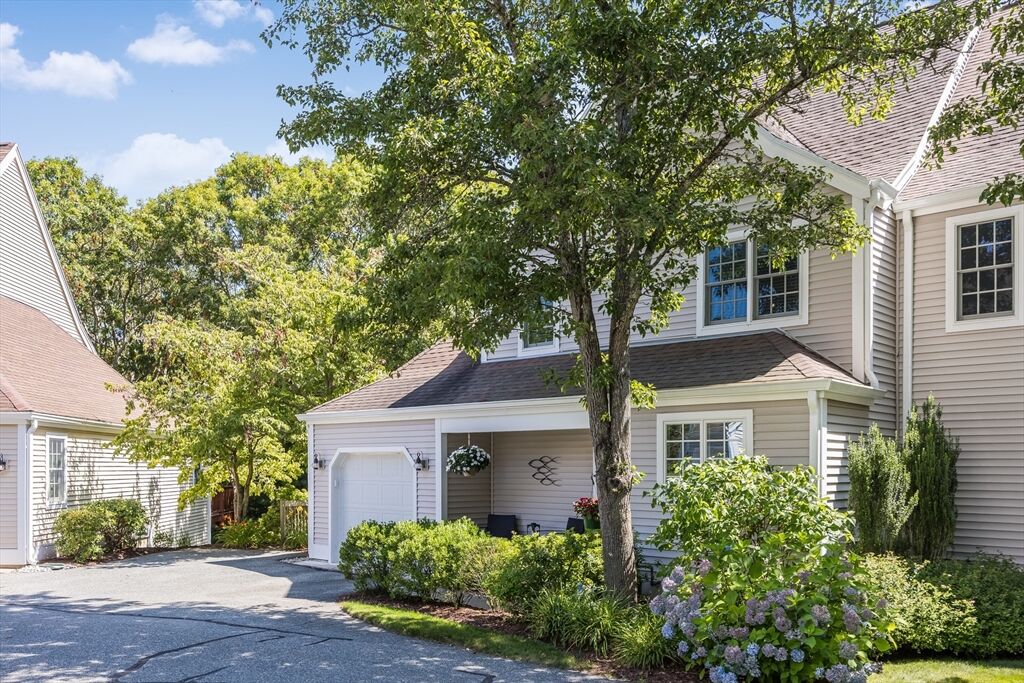 Property Photo:  24 Hampton Ct 24  MA 02649 