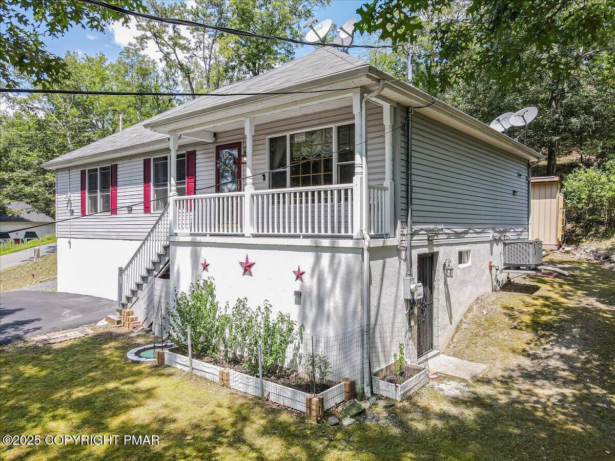 Property Photo: 2414 Woodcrest Drive PA 18302