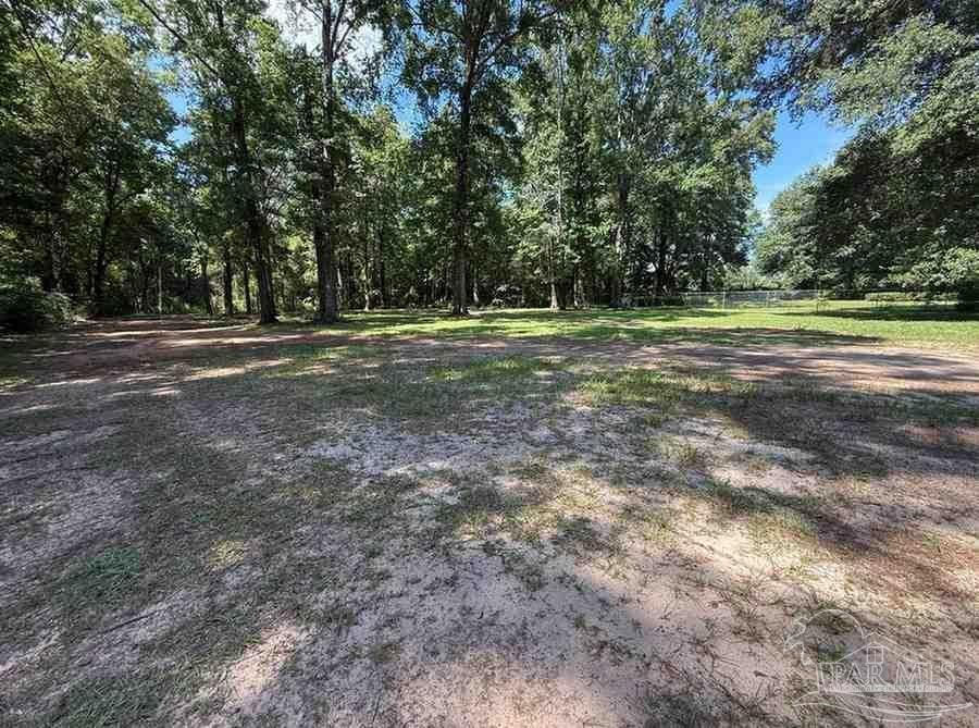 Property Photo: 3418 Acy Lowery Rd FL 32571