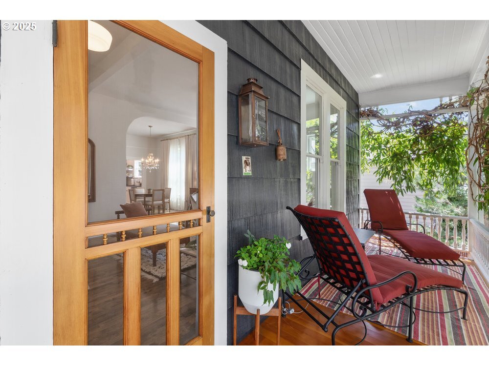Property Photo: 636 SE 45th Ave OR 97215