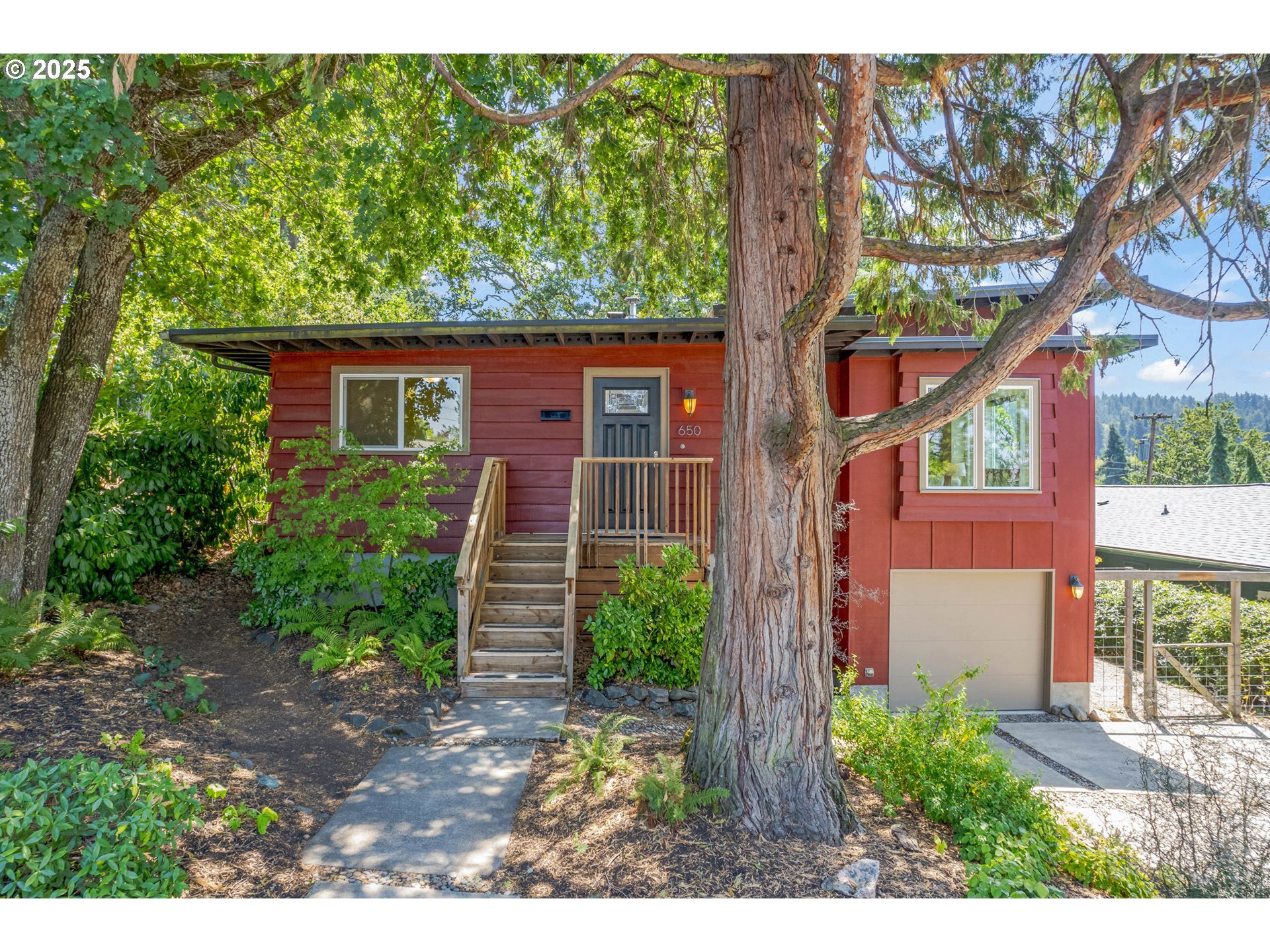 Property Photo:  650 W 25th Pl  OR 97405 
