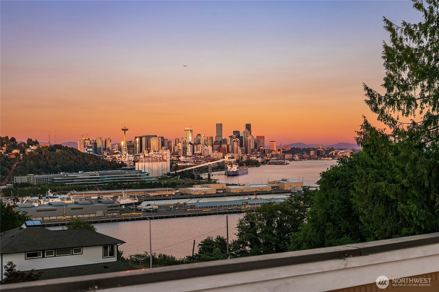 Property Photo:  1511  Magnolia Way W  WA 98199 