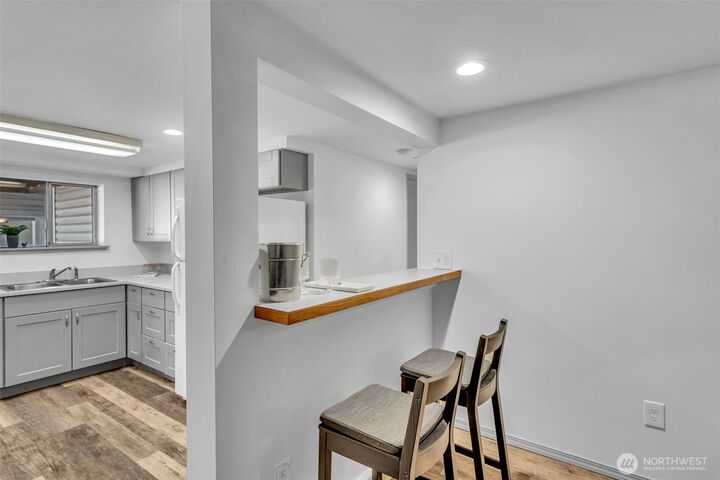 Property Photo:  9480  Olson Place SW B  WA 98106 