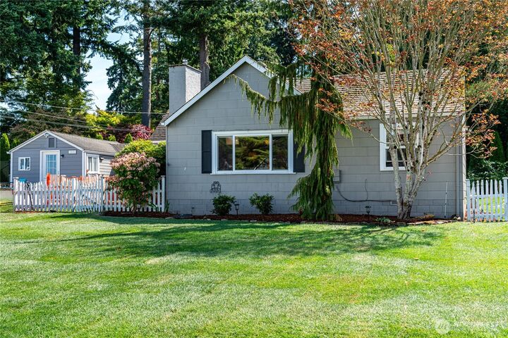 Property Photo:  305  Alverson Boulevard  WA 98201 