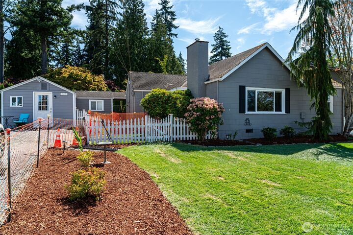 Property Photo:  305  Alverson Boulevard  WA 98201 
