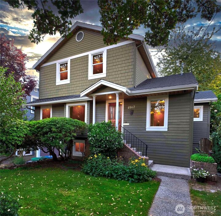 2587  8th Avenue W  Seattle WA 98119 photo