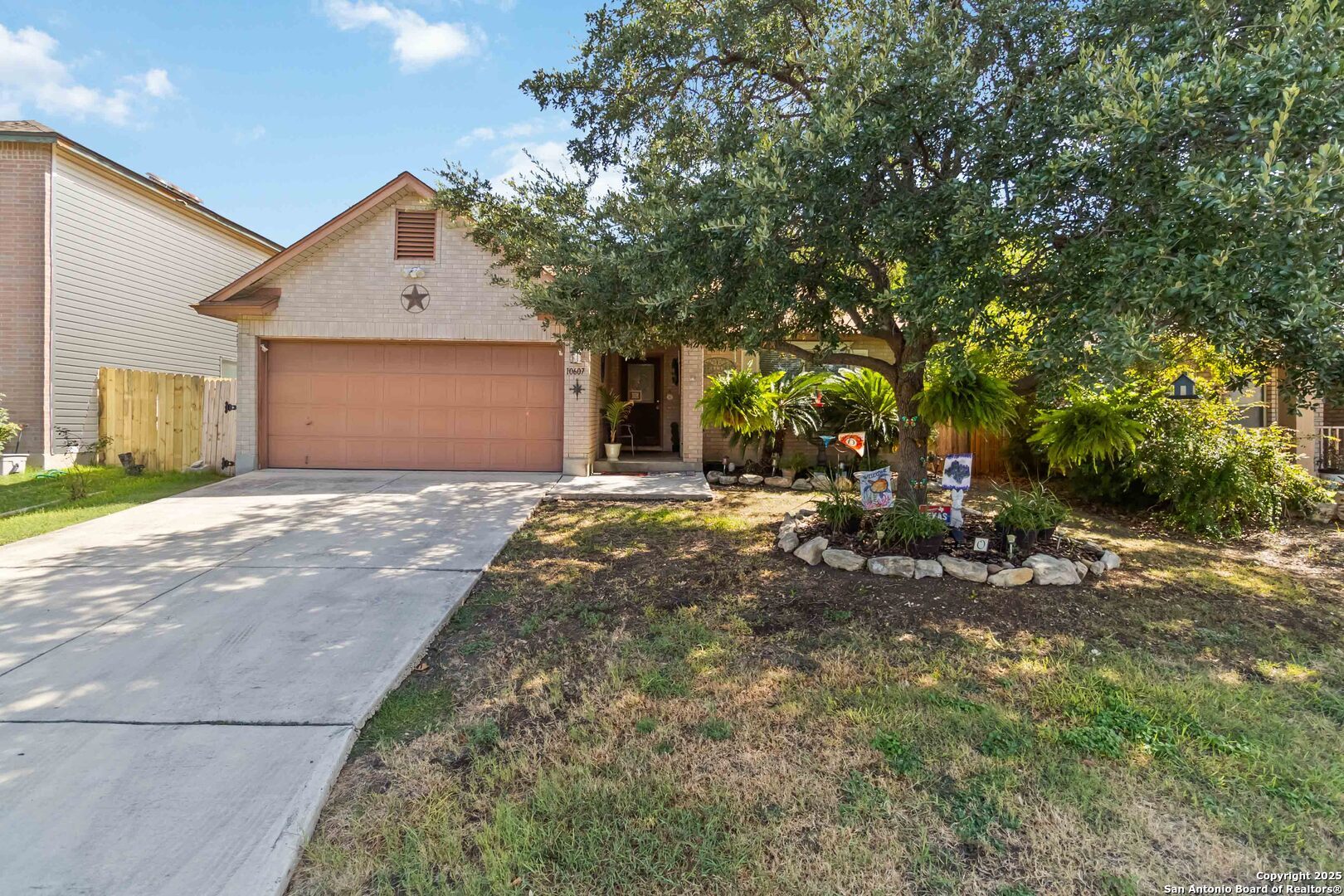 Property Photo: 10607 Bluegrass Pond TX 78254