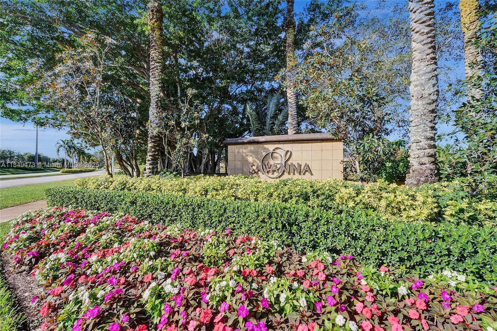 Property Photo:  1100 Chinaberry Dr  FL 33327 