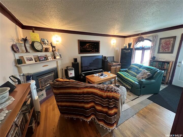 Property Photo:  236 9th Street E  SK S6V 0X6 