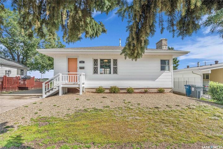 Property Photo: 211 6th Avenue W SK S0H 1X0