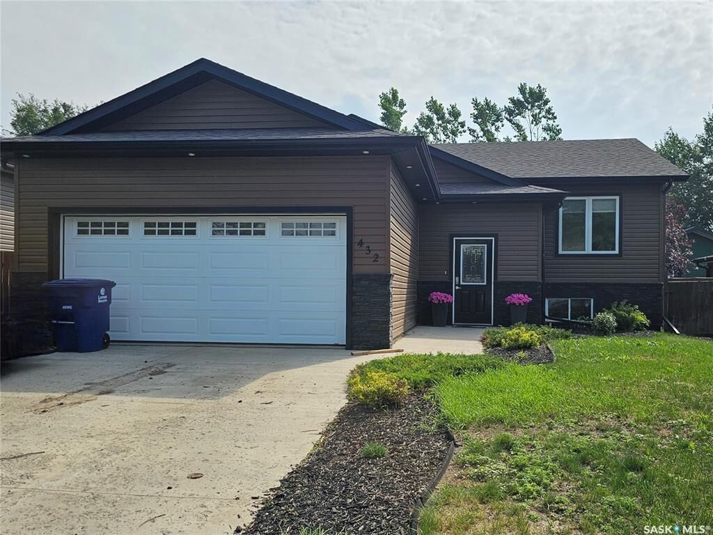 Property Photo:  432 3rd Avenue W  SK S0K 4L0