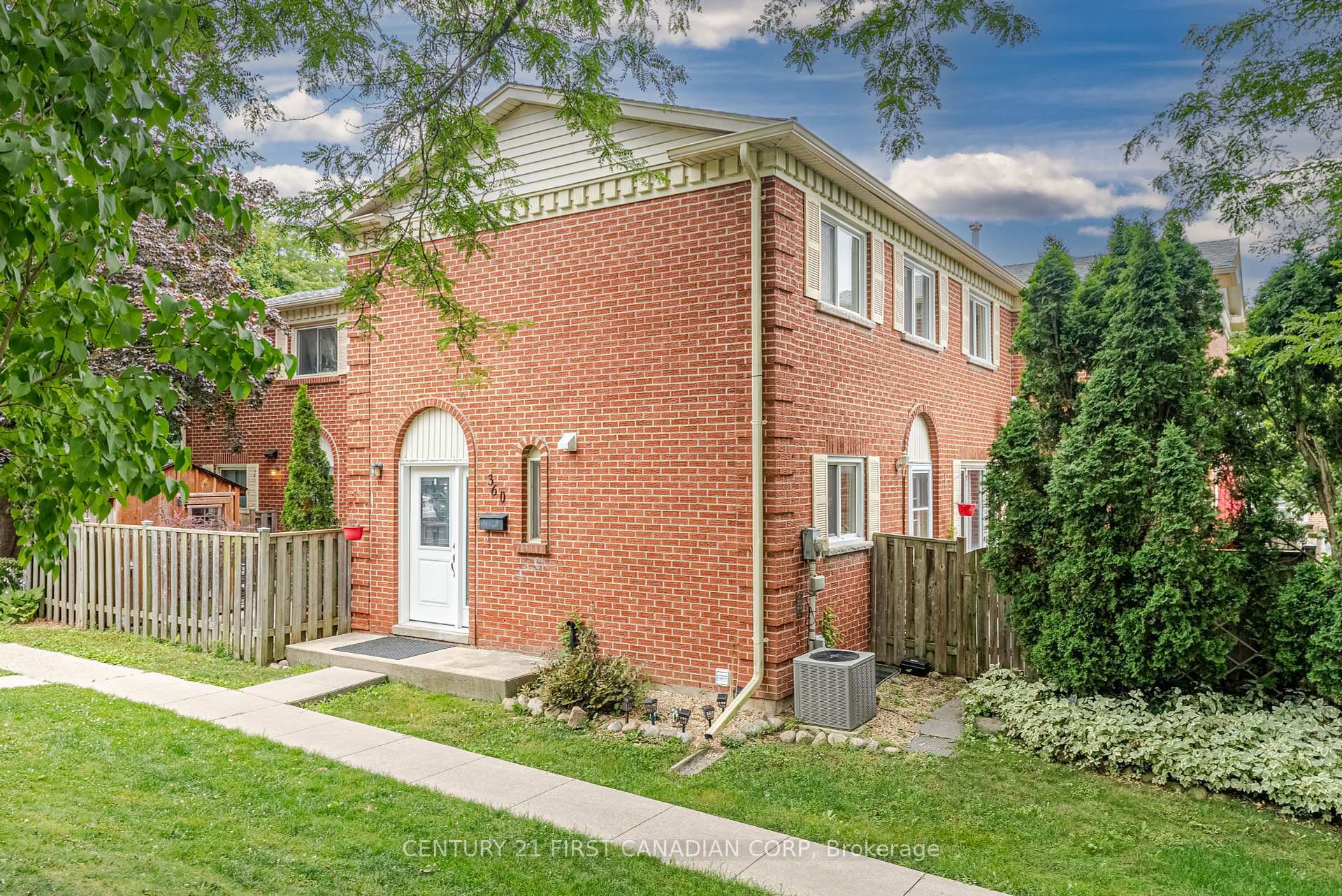 Photo de la propriété: 360 Homestead Court 8 ON N6G 2E9