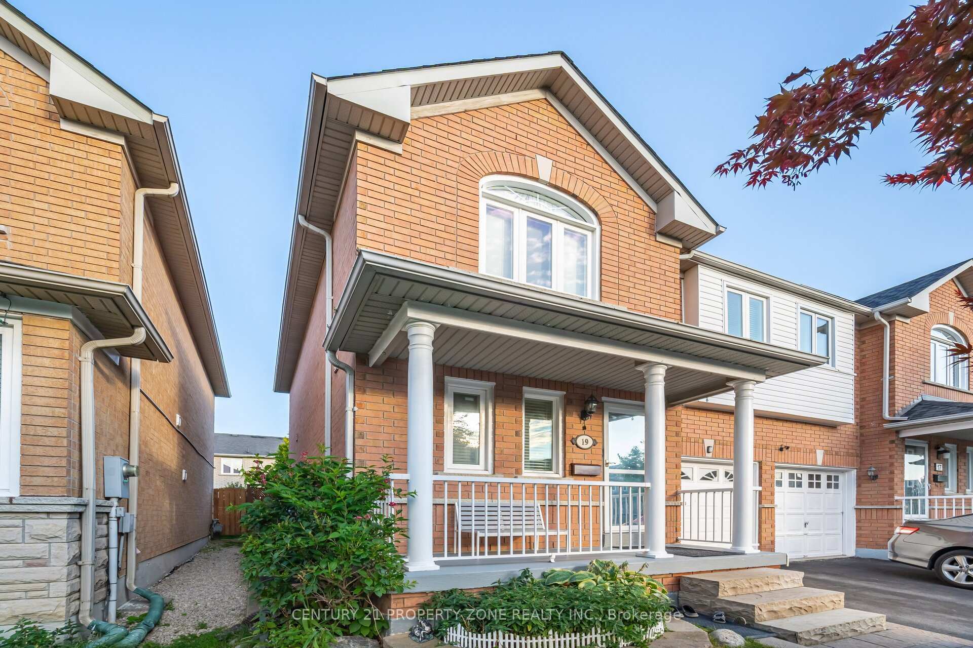 Property Photo: 19 Streamside Lane ON L6R 2A9