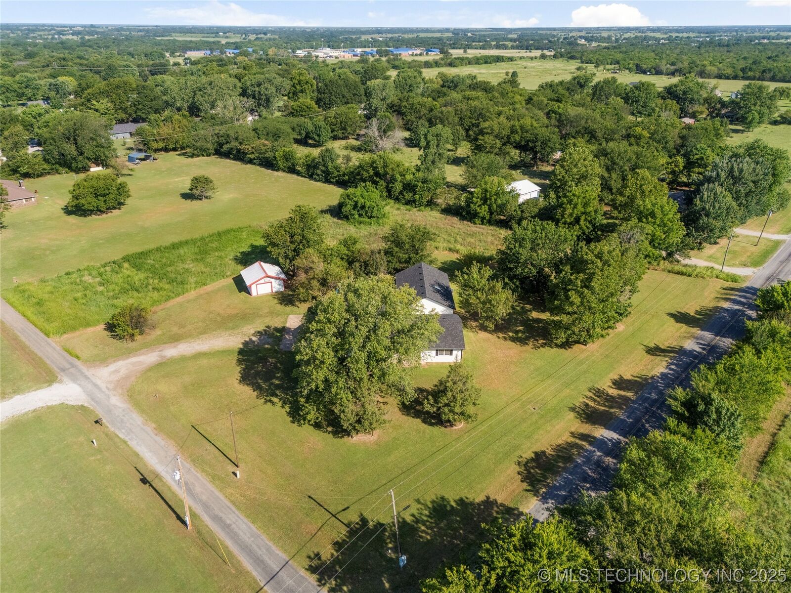 Property Photo:  7425 E Oologah Place  OK 74053 