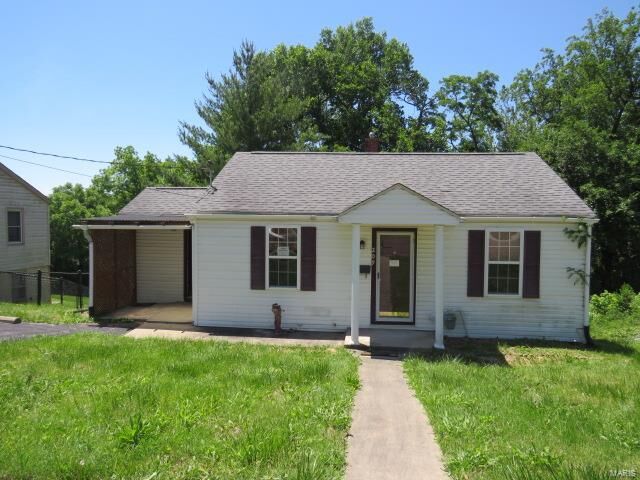 Property Photo:  209 Cardot Street  IL 62024 