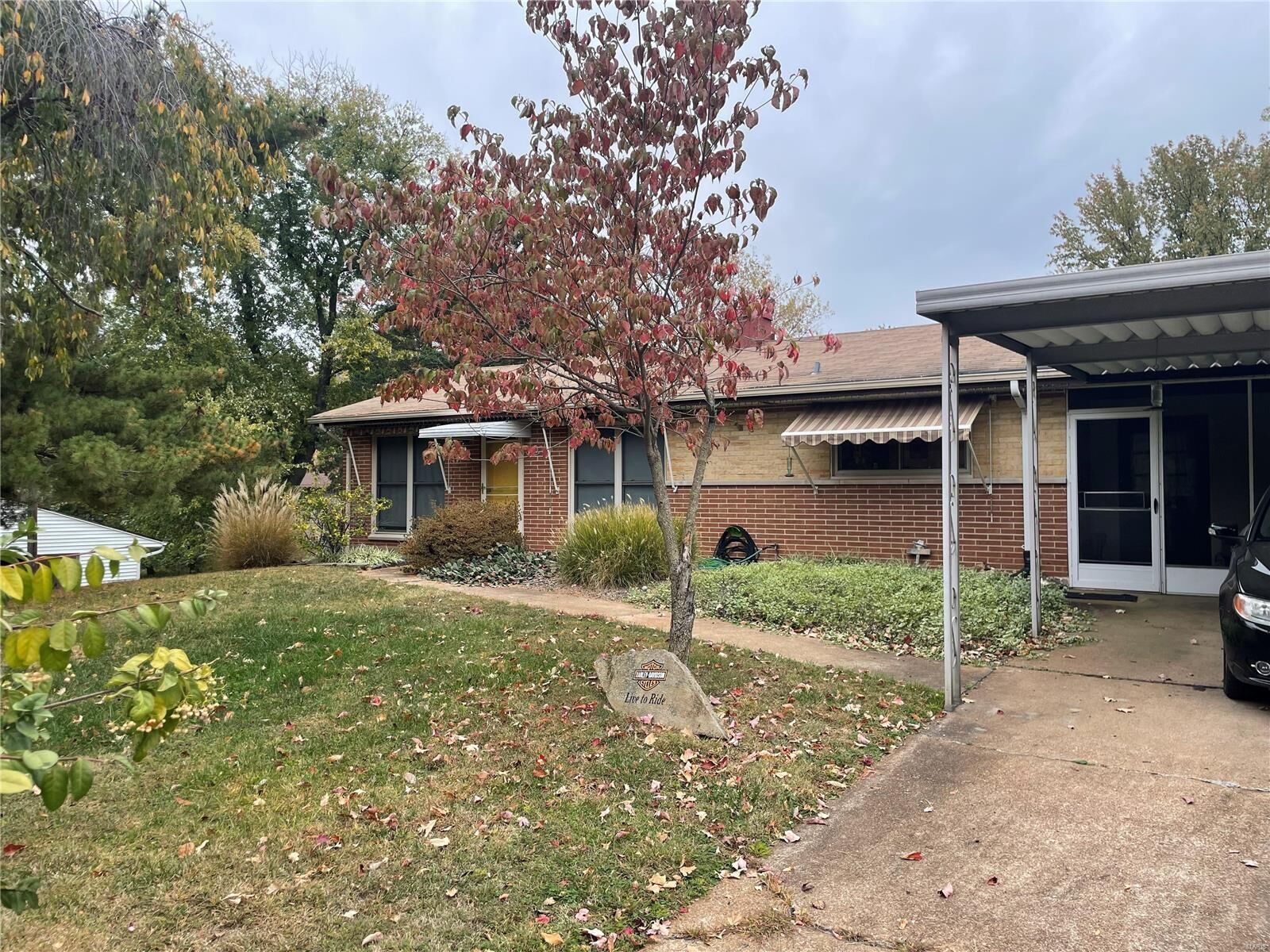 Property Photo: 20 Country Squire Court MO 63146