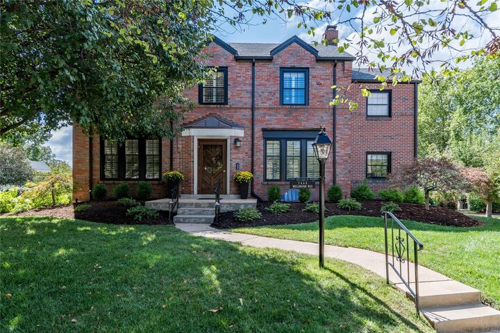 7464 Wellington Way  St Louis MO 63105 photo