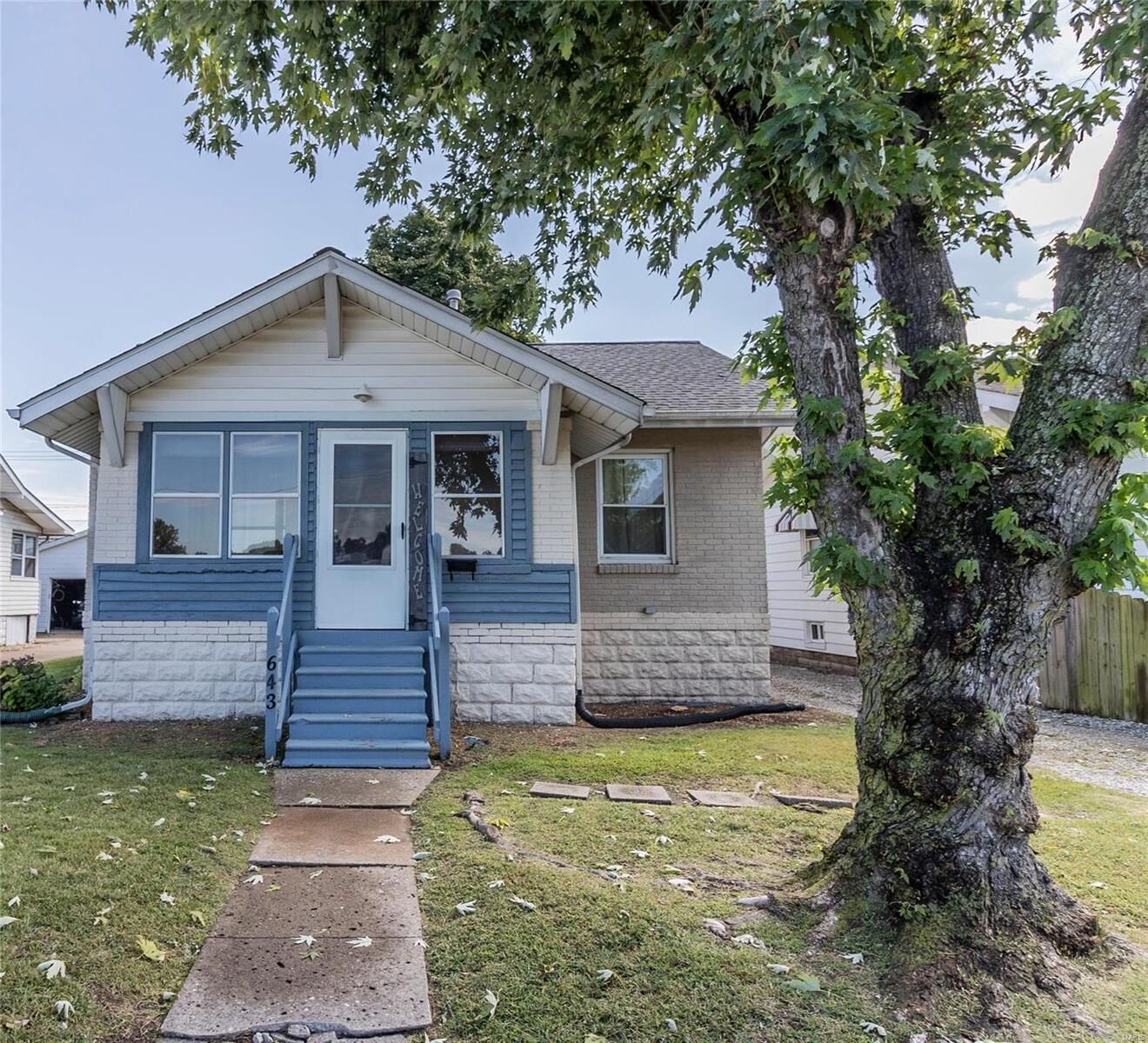 Property Photo: 643 Whitelaw Avenue IL 62095