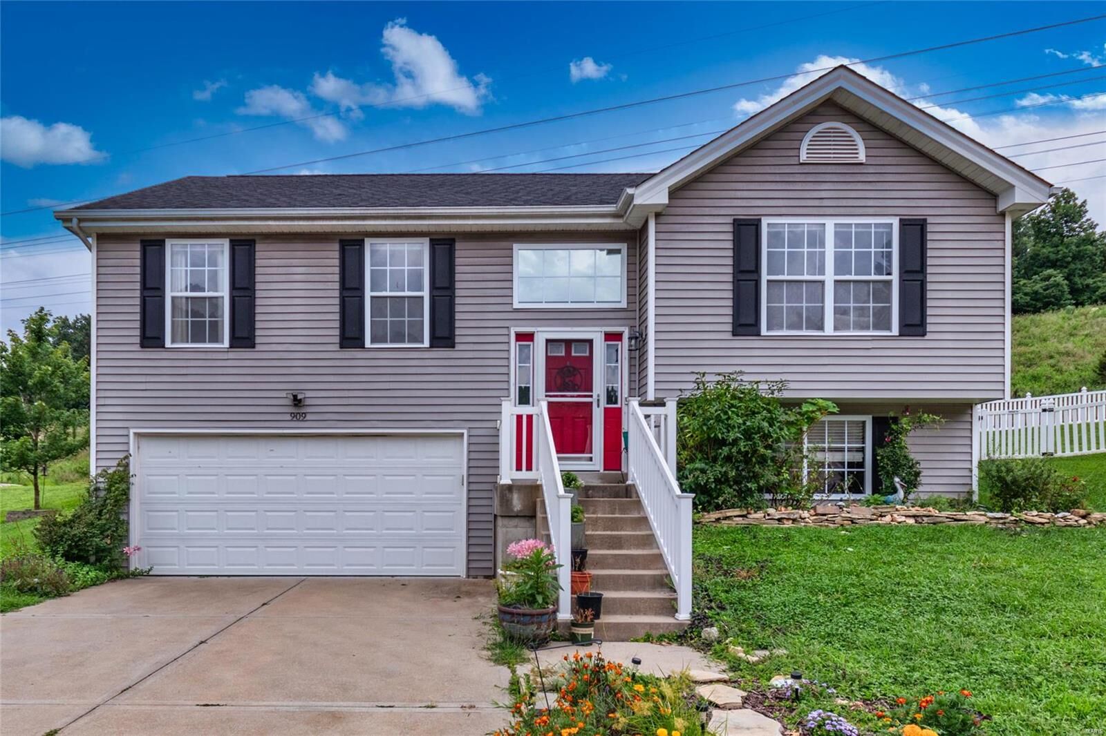 Property Photo:  909 San Luis Drive  MO 63026 