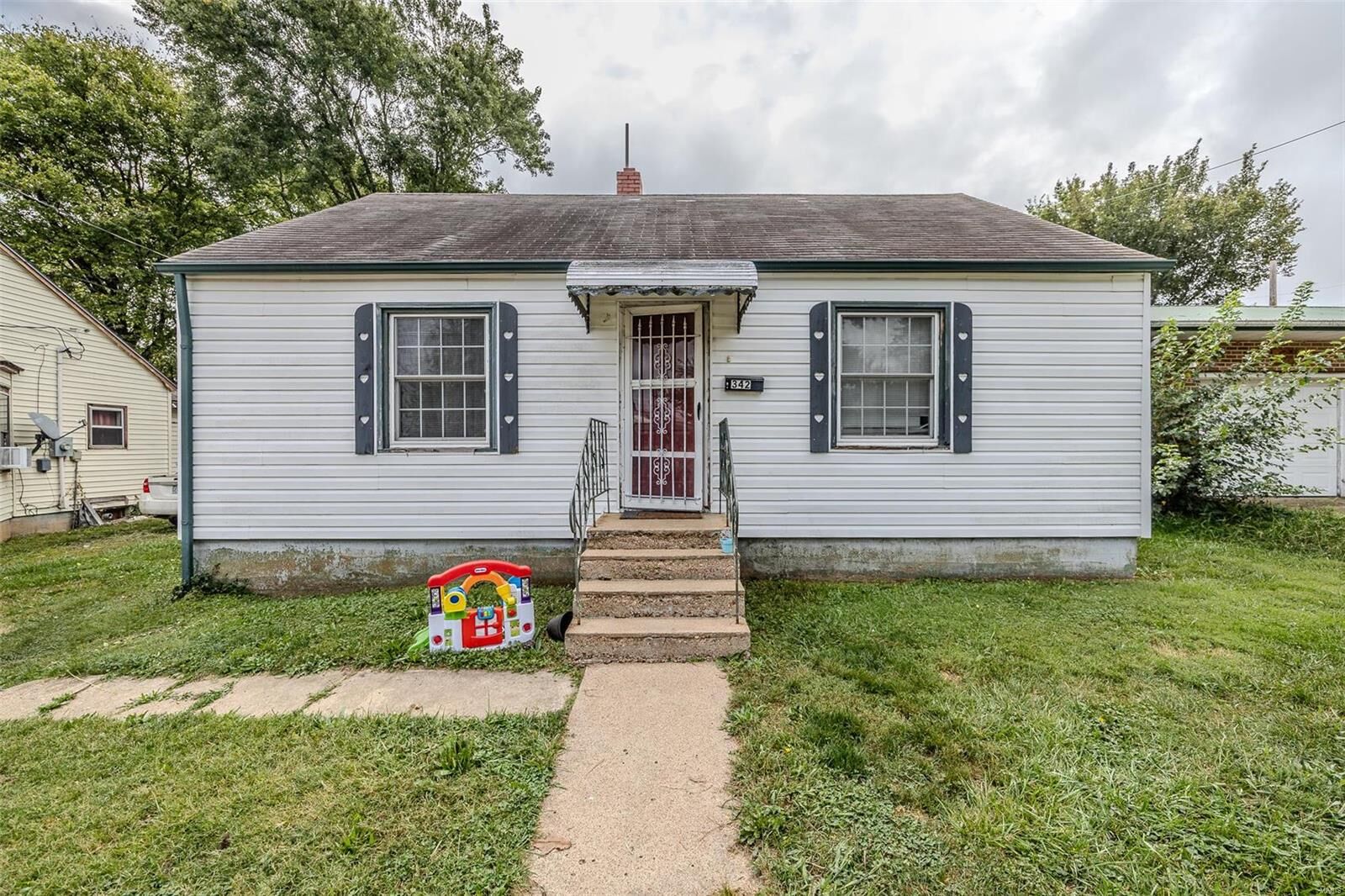 Property Photo: 342 W Hayes Street MO 65536