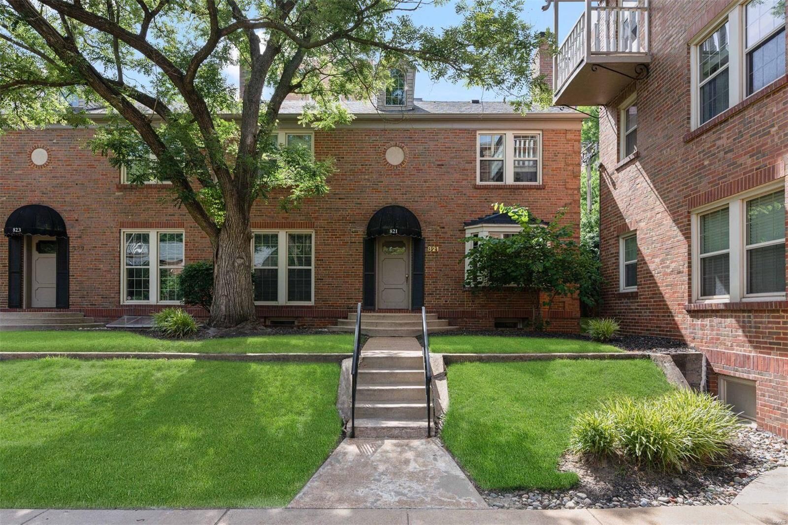 Property Photo: 821 Westwood Drive 1S MO 63105