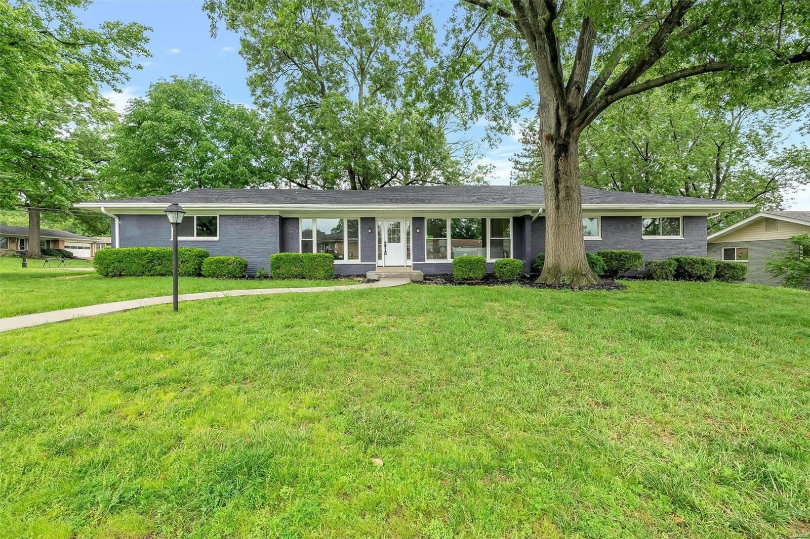 Property Photo: 7 Heartwoods Court MO 63132
