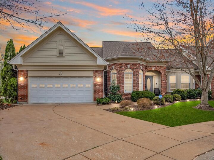 2206 Picardy Meadow Lane  Chesterfield MO 63017 photo
