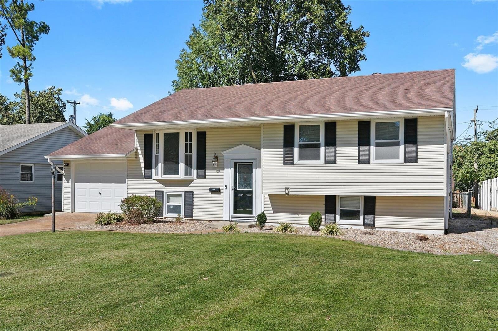 Property Photo:  915 W Corrington Street  IL 62258 