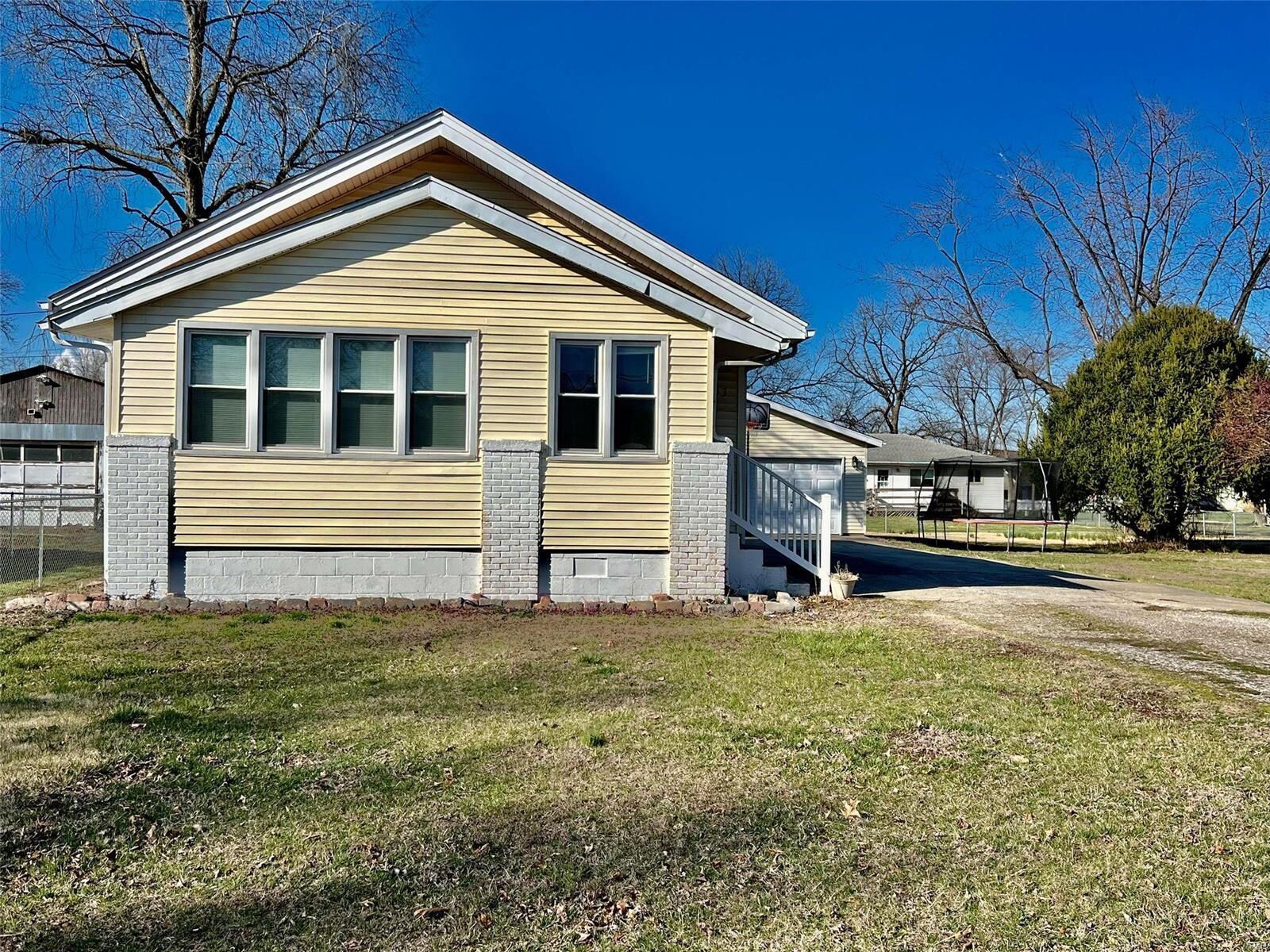 Property Photo:  1103 Broadway Avenue  IL 62087 